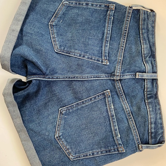 Old Navy Woman’s Denim Shorts - Picture 2 of 2